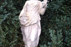 Statue_représentant_le_printemps_2