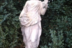 Statue_représentant_le_printemps_2